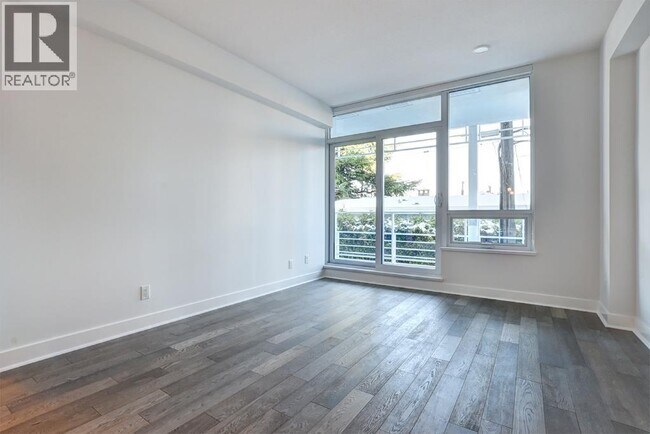 Photo du bâtiment - 677 W 41st Ave