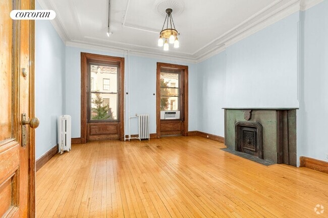 Building Photo - 362 W 46th St