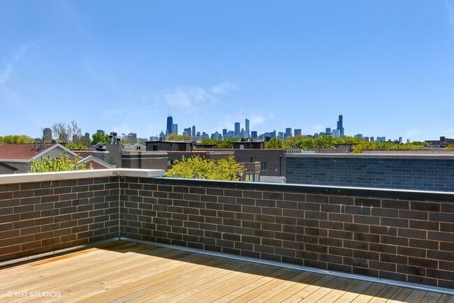 Foto del edificio - 2744 N Southport Ave