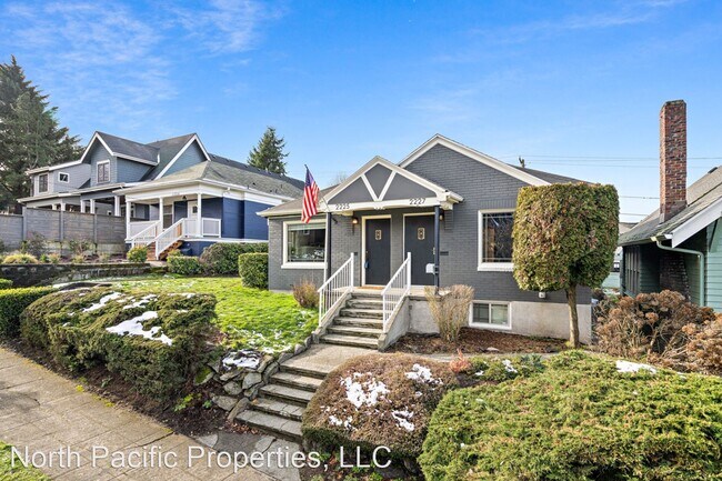 Foto del edificio - 2 br, 2 bath House - 2225 3rd Ave W One Off
