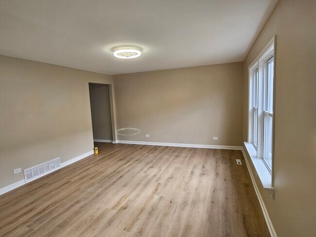Building Photo - 832 Colonial Dr