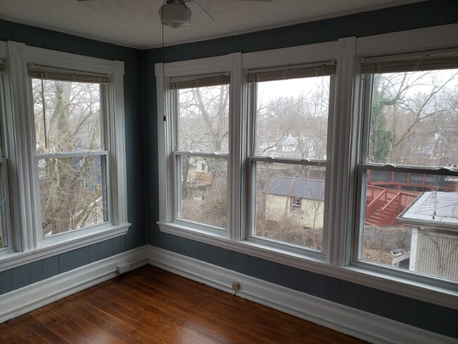 Building Photo - 4618 Simpson Ave