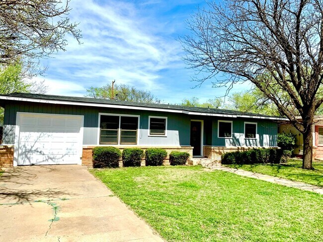 Foto del edificio - 3 bedroom 2 bath 1 car garage