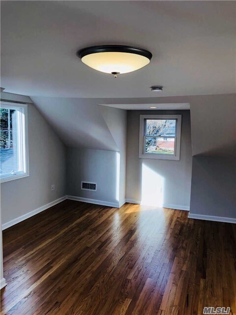 Foto del edificio - 10 Burr Rd