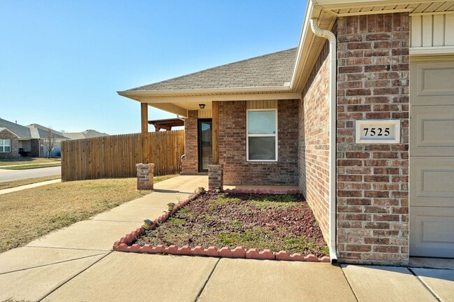 Building Photo - 3 Bed 2 Bath with Gazebo on the Patio.
