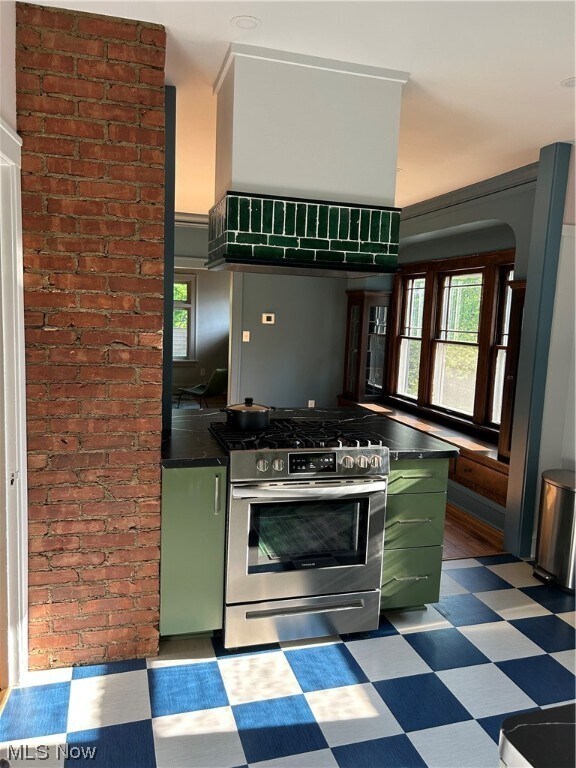 Foto del edificio - 18916 Mitchell Ave