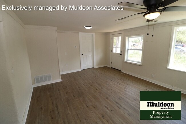 Building Photo - Adorable 2 bed 1 bath Recently remodeled!