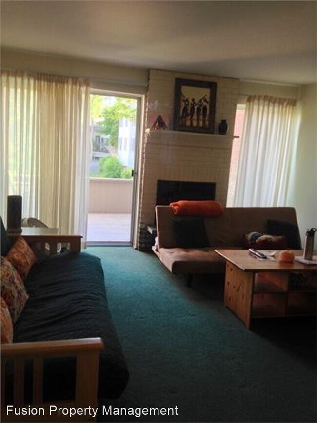 Building Photo - 4 br, 2.5 bath House - 388 College St, Unit 1