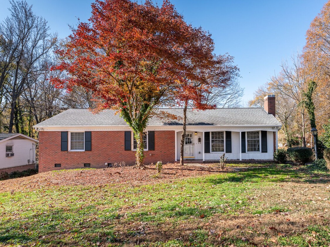 Foto principal - Lovely Three Bed Two Bath Home in Gastonia!