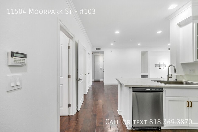 Building Photo - 11504 Moorpark St