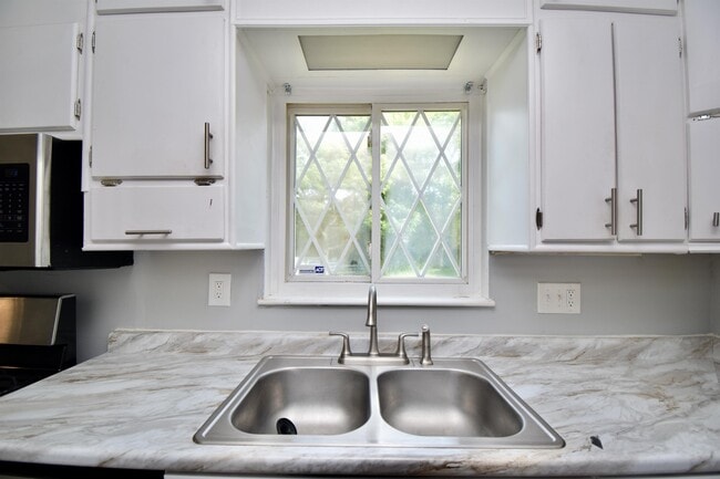 Building Photo - 3918 Eddystone Dr