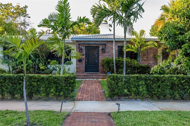 Photo - 351 NE 98th St House