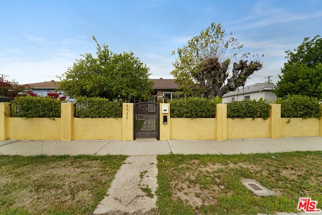 Primary Photo - 6517 White Oak Ave