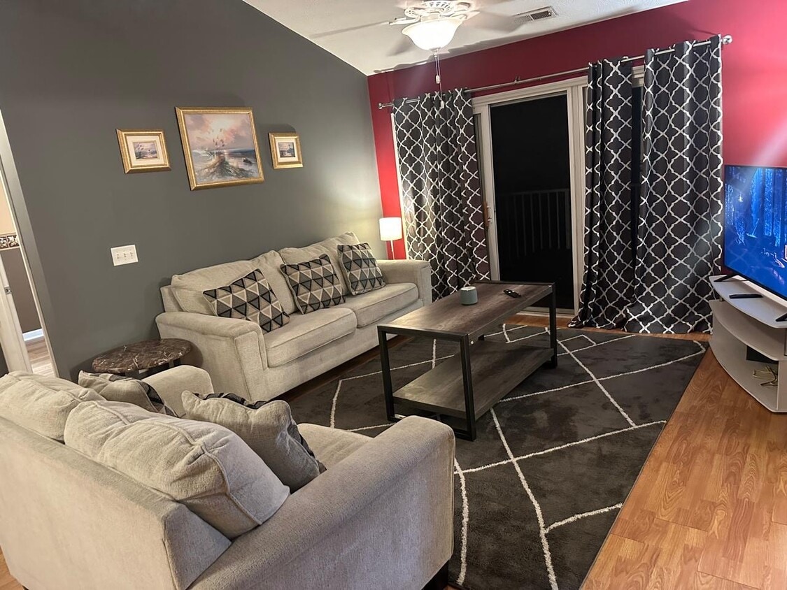 Foto principal - 4611 Court Yard Dr