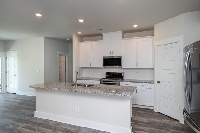 Building Photo - Stunning 3BR/2.5BA Luxury Townhome with Loft & Garage in Greenville! $2,050/mo rent