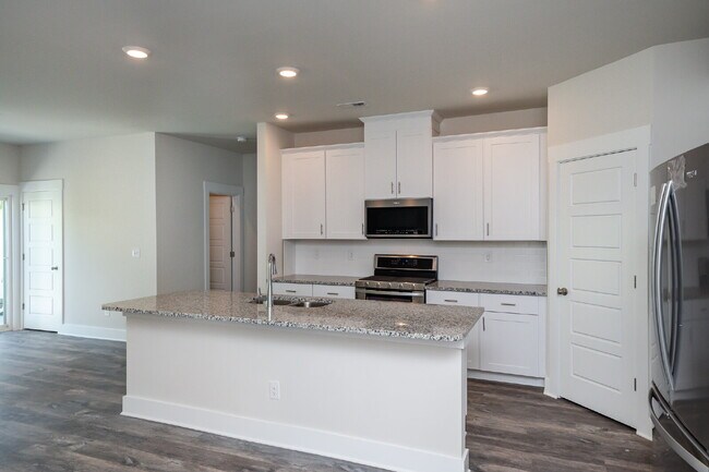 Foto del edificio - Stunning 3BR/2.5BA Luxury Townhome with Loft & Garage in Greenville! $2,050/mo rent