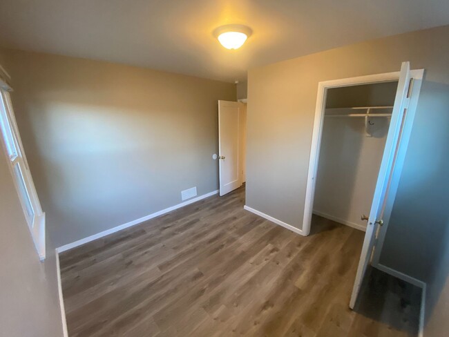 Building Photo - Updated 3 Bedroom Duplex in Northwest Spokane