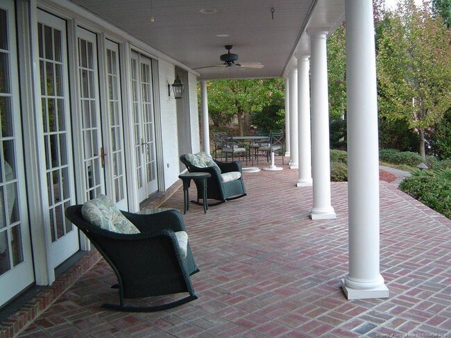 Building Photo - 720 Azalea Dr