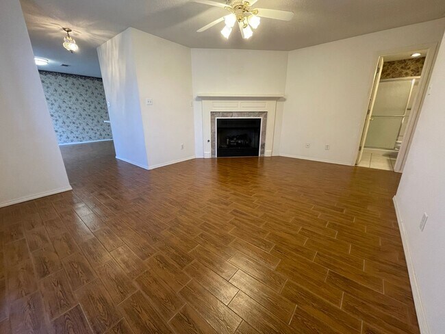 Foto del edificio - 8800-8802 South 15th St