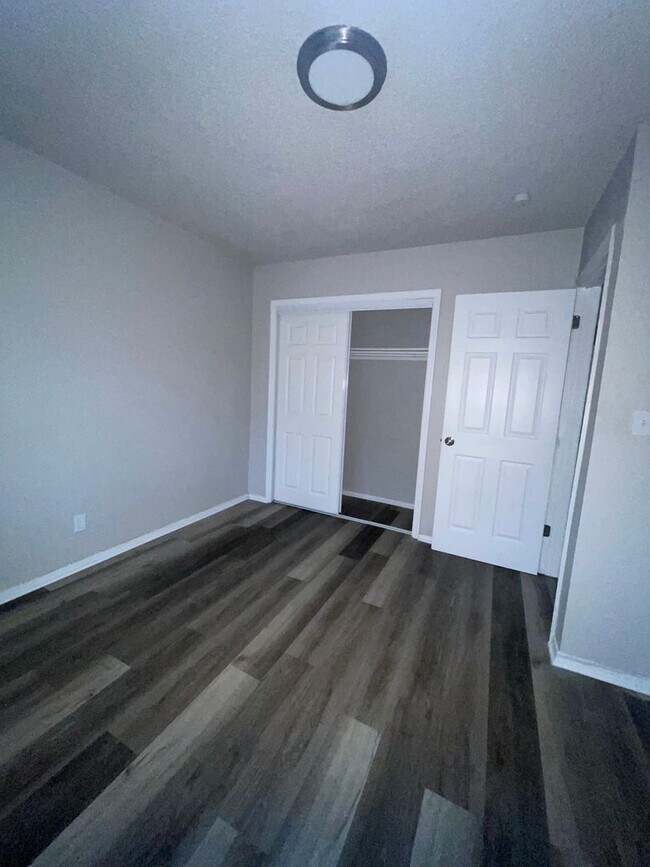 Foto del edificio - 1222 W Brooks St