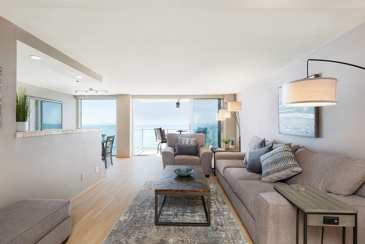 1BD/1BA Coronado Shores, Ocean viewsFurni... House Rental in