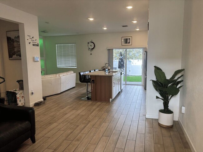Foto del edificio - 831 SE 16th Ct