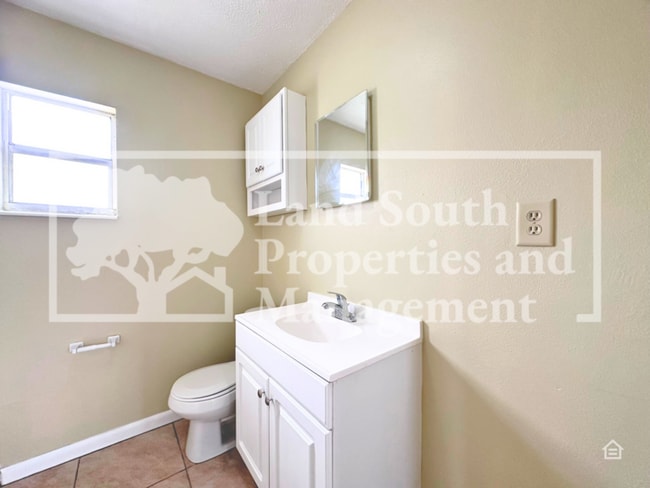 Foto del edificio - 5834 Charlton Dr