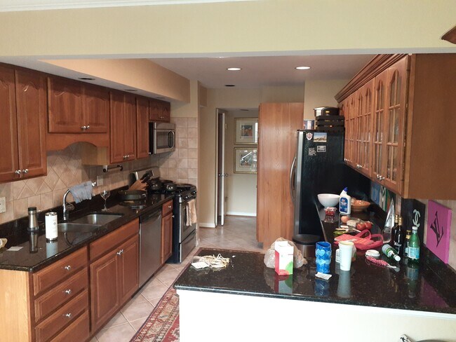 Building Photo - 1707 Colonial Ln