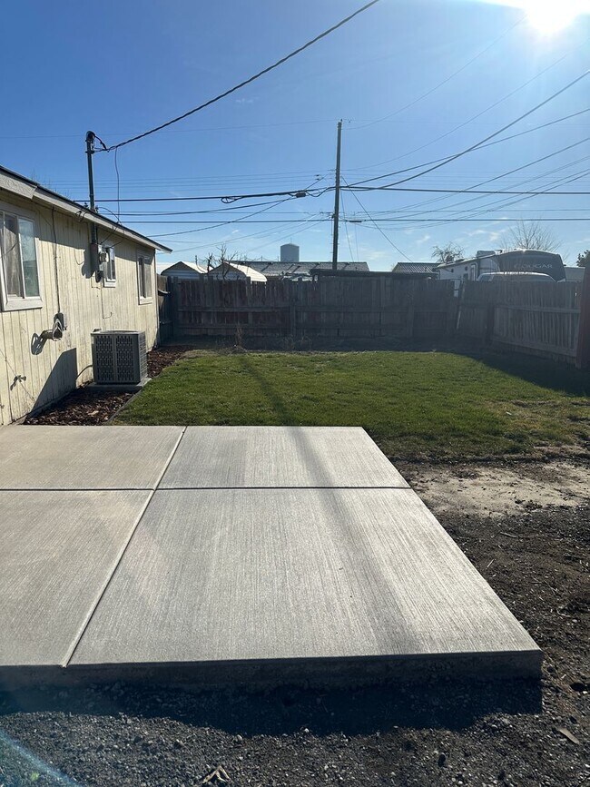 Building Photo - Fully Remodeled Home, Move In Ready! Pet considered with approved application.