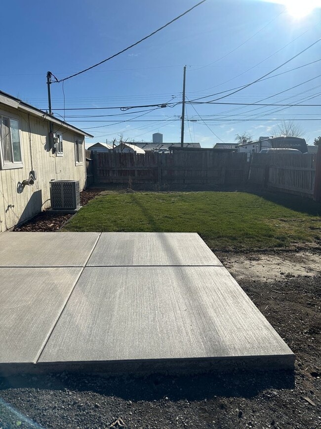 Foto del edificio - Fully Remodeled Home, Move In Ready! Pet considered with approved application.