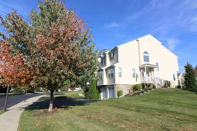 Building Photo - 4802 Ridgecrest Dr