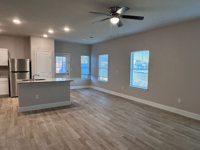 Foto del edificio - Charming Townhome Near I-35 & Randolph AFB