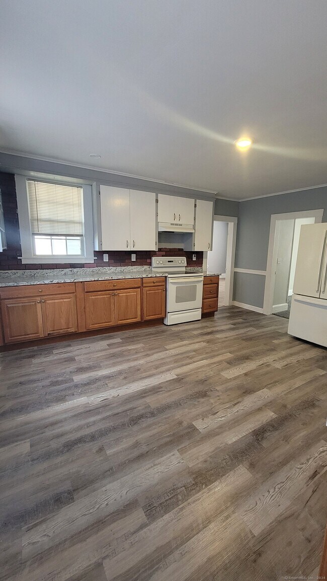 45 Ward St Unit 1st Floor, Wallingford, CT 06492 Room for Rent in