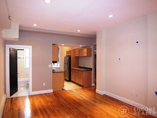 Building Photo - 61 Park Dr