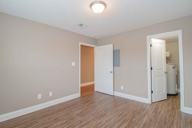 Foto del edificio - 325-D Landrum Pl