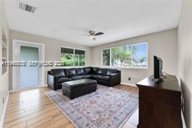 Foto del edificio - 1532 NE 39th St