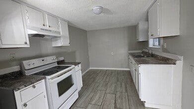 Building Photo - 3120 Sunrise St