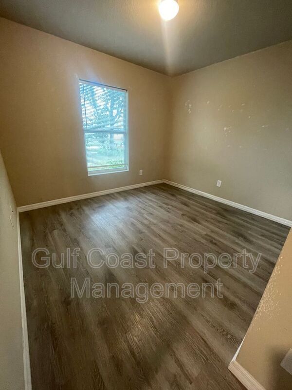 Building Photo - 12757 Buffing Rd
