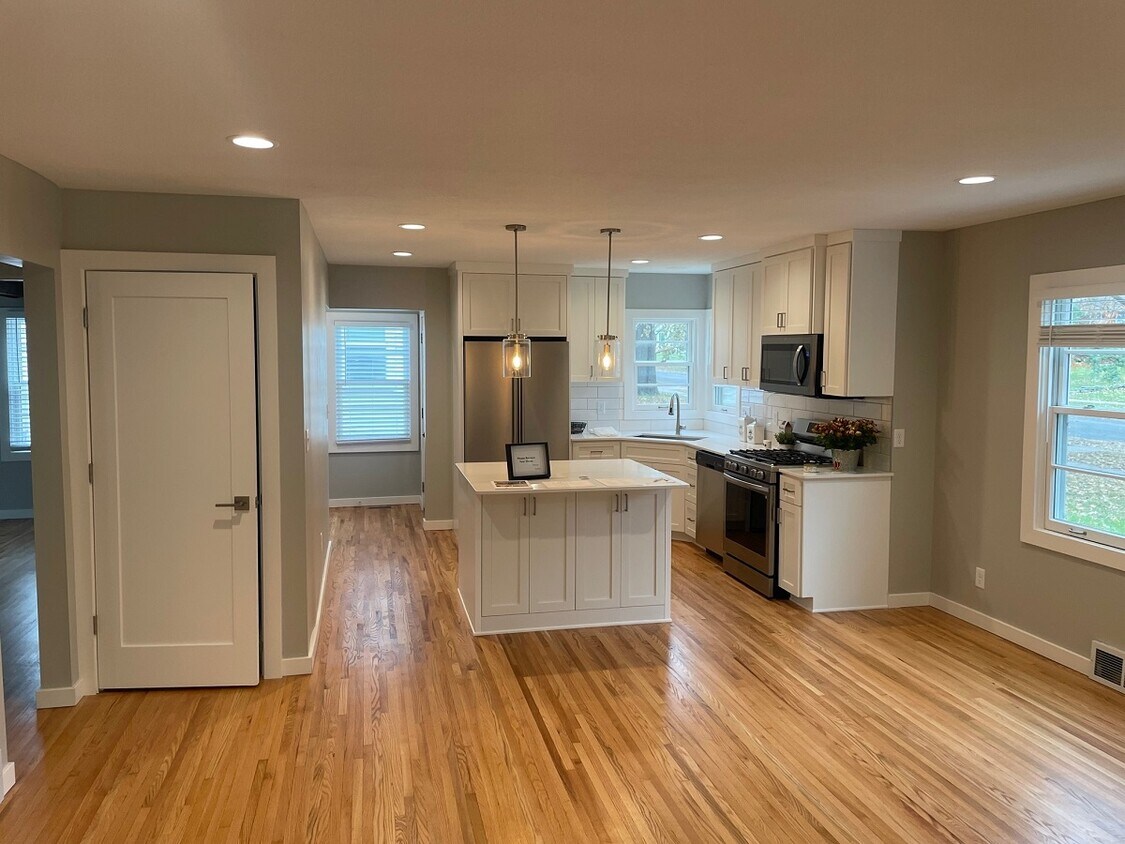 Foto principal - 2613 Webster Ave S