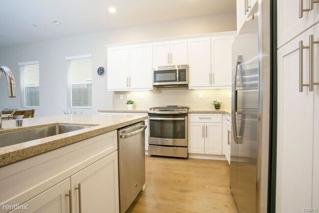 Building Photo - 3 br, 2 bath House - 233 Follyhatch