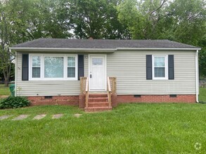Building Photo - 806 Graylyn Dr