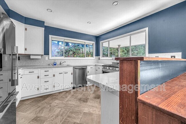 Foto del edificio - 2030 NE 140th Ave