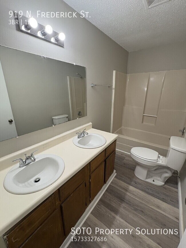 Foto del edificio - 919 N Frederick St