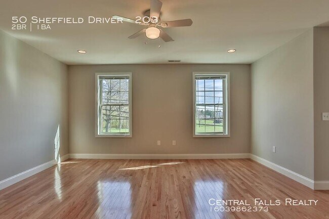 Building Photo - 2 BR Available now !!