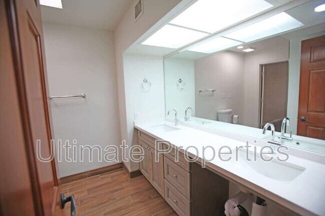 Foto del edificio - 2201 W Union Hills Dr