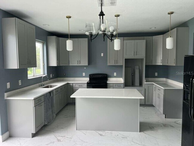 Foto del edificio - 545 1st Cape Coral Dr