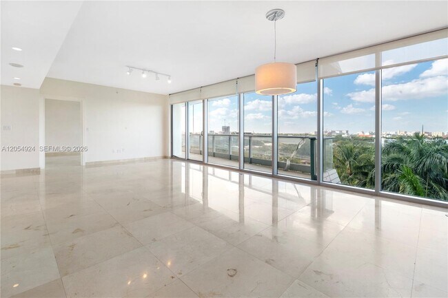 Building Photo - 2627 S Bayshore Dr