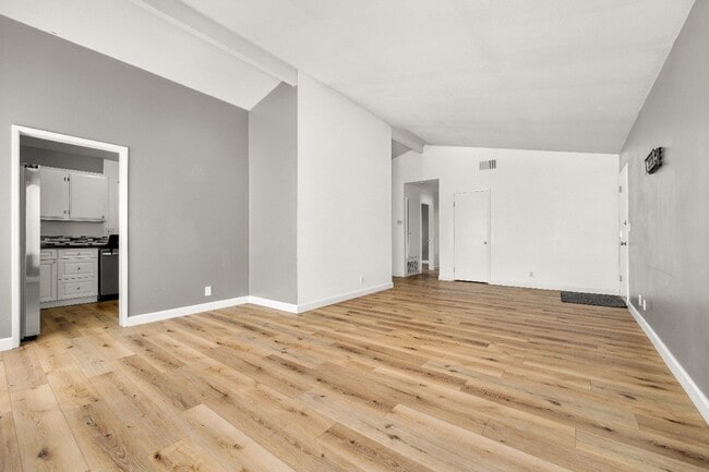 Building Photo - 2863 Roseann Ave