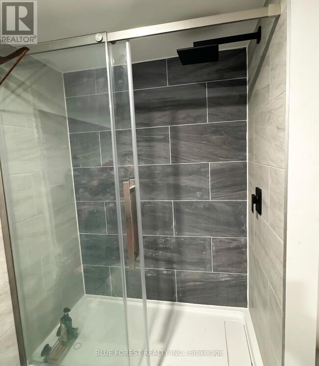 Building Photo - 92 Pauline Crescent