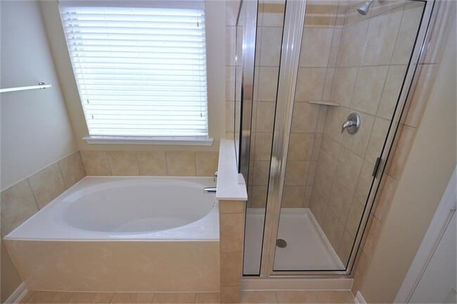 Building Photo - HOME WITH ALL THE UPGRADES! 4 BEDROOM 3 BATH